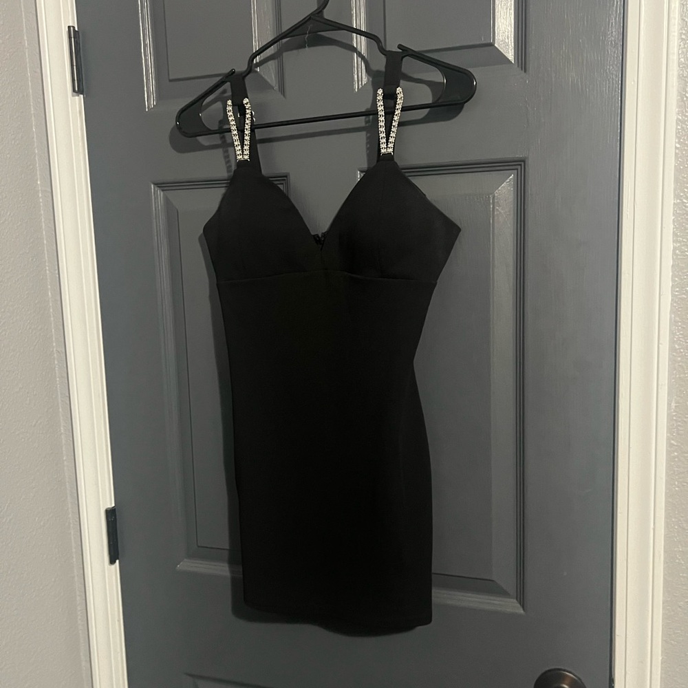 Privy classy black evening dress